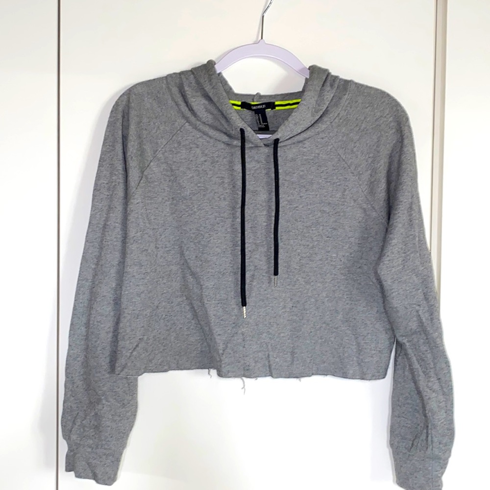 Forever 21 crop top sweatshirt size M no stains, like new